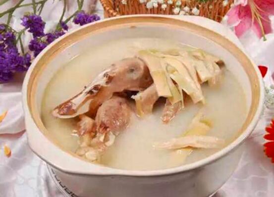 鸭肉跟什么煲汤好吃