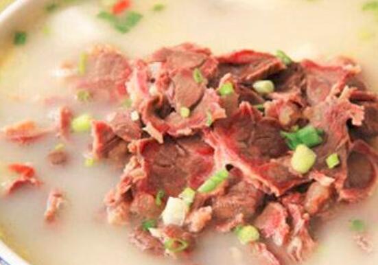 驴大骨怎么炖 需要准备大料,味精,胡椒粉,精盐,香油,驴肉