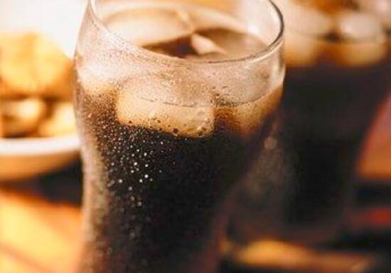 喝碳酸饮料对骨骼有害吗