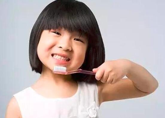 小孩刷牙出血怎么办