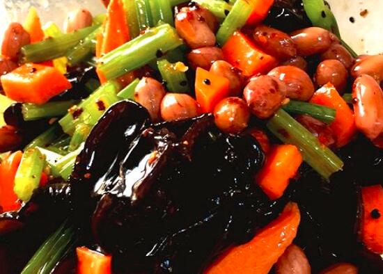 花生黑豆芹菜拌咸菜怎么做