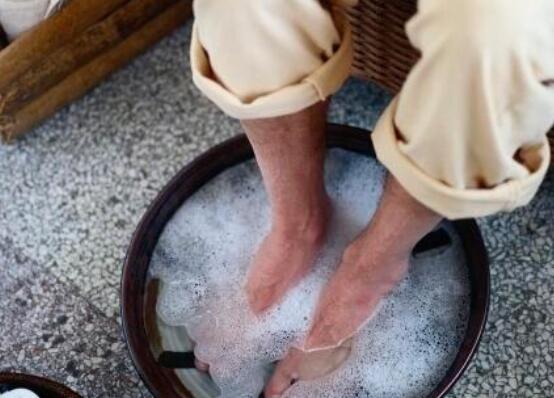 盐水泡脚可以缓解脚气吗