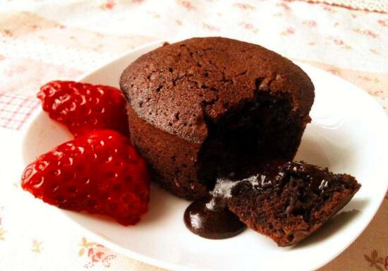 熔岩巧克力蛋糕怎么吃